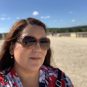 Meet your Posher, Monica